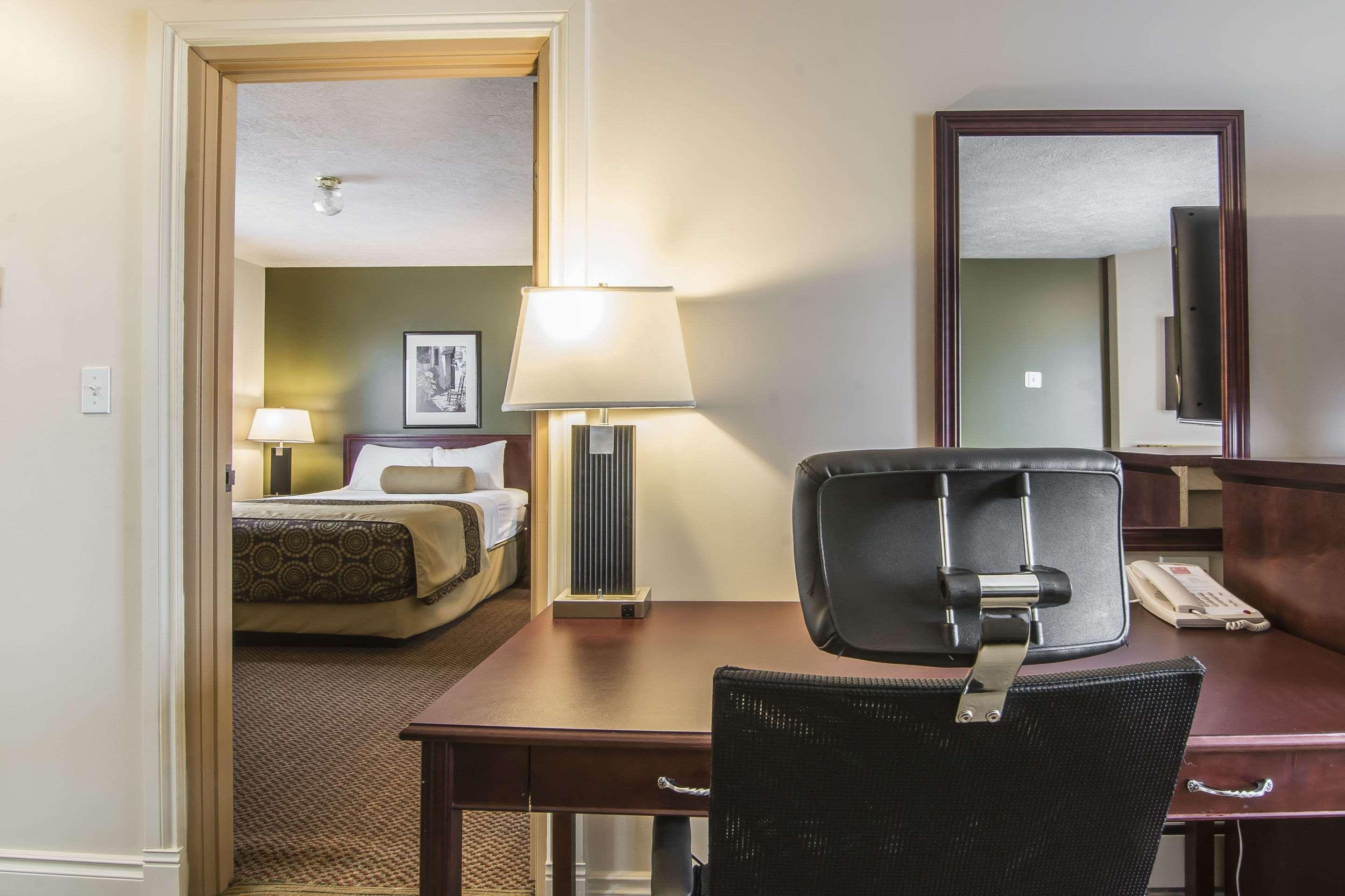 Econo Lodge Inn & Suites High Level Exterior photo