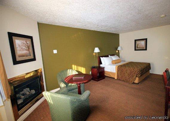 Econo Lodge Inn & Suites High Level Room photo